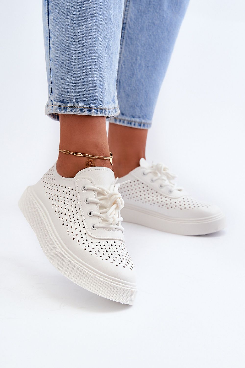 Baskets model 198573 Step in style