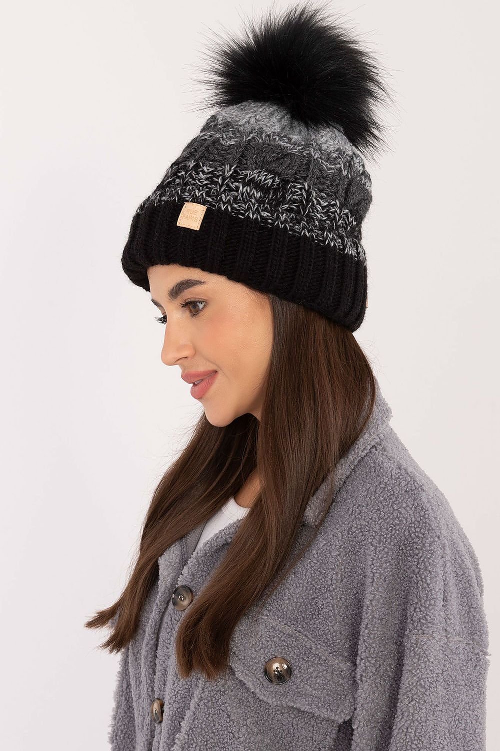 Bonnet model 201416 Rue Paris